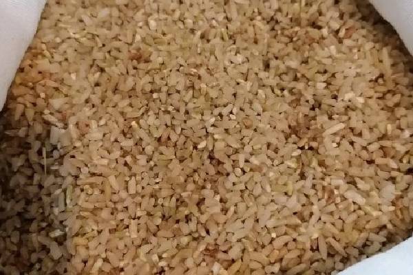 برنج نیم دانه قهوهای: رنگ، طعم و منحصر به فرد